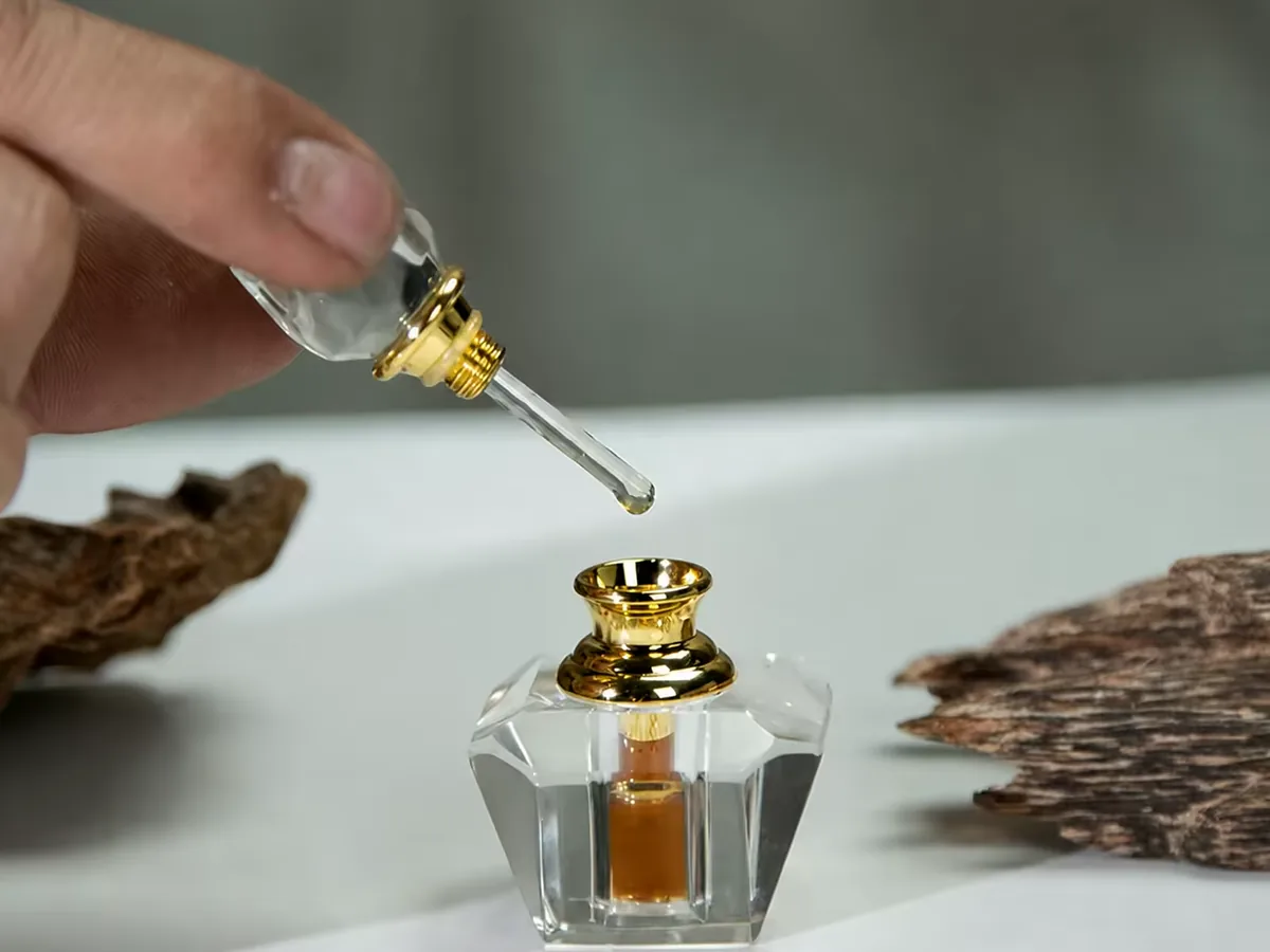 Agarwood essential oil — in use, oud oil wholesale